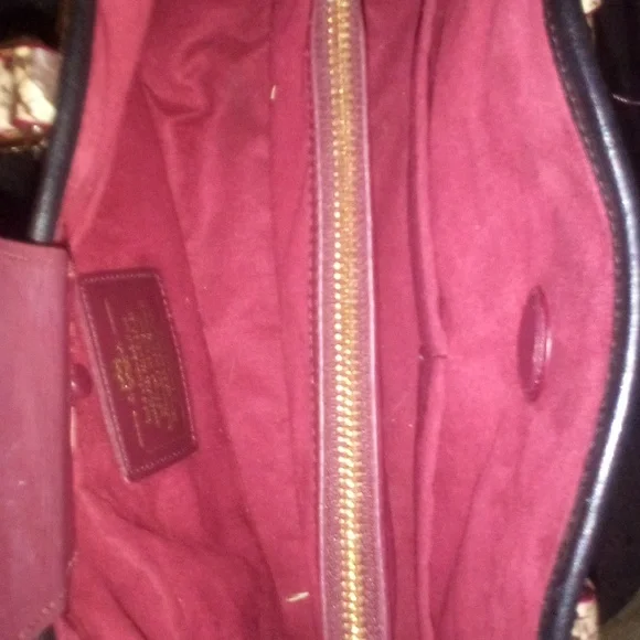 Snack skin embroidered Authentic Coach purse - Picture 3 of 3